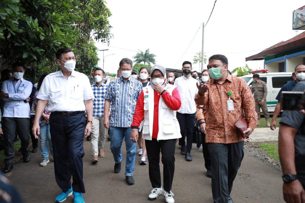 Menko Marvest Puji Vaksinasi di Kabupaten Bogor, Luhut: Bupati Ade Yasin Emang Paten!