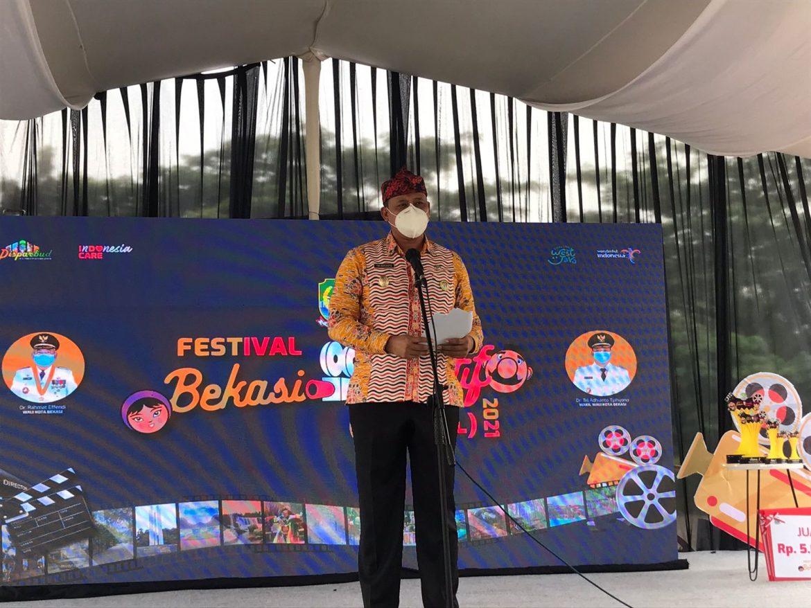Wawali Bekasi Serahkan Penghargaan Lomba Film Pendek Pariwisata Kota Bekasi