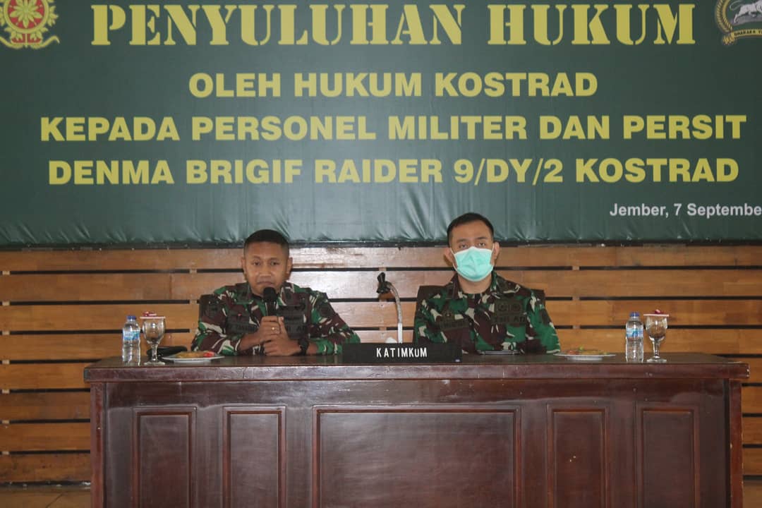 Prajurit dan Persit Brigif Raider 9 Kostrad Terima Penyuluhan Hukum dari Hukum Kostrad