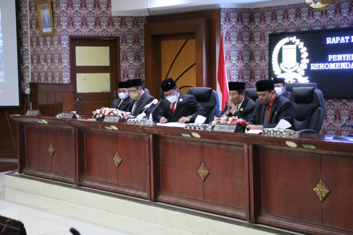 DPRD Kota Tangerang Serahkan Rekomendasi LKPj Wali Kota