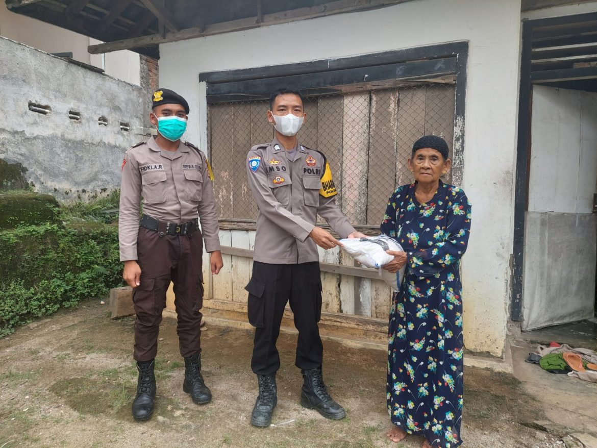 Jelang Menyambut HUT Bhayangkara Ke-76, Polsek Cimarga Polres Lebak Gelar Baksos di Desa Margajaya