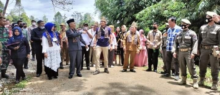 Sandiaga Salahuddin Uno Di Dampingi Adirozal Lakukan Penilaian 50 Desa Pariwisata Di Indonesia