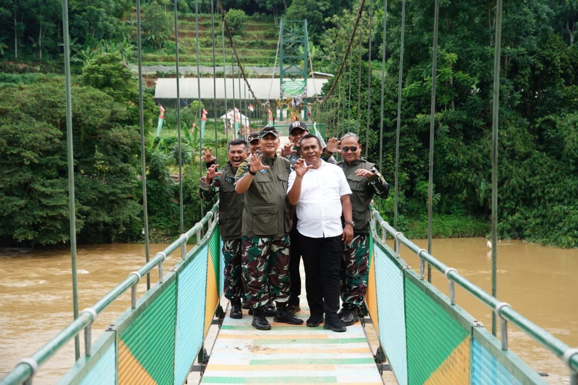 Pangdam III/Slw Tinjau Progres Pembangunan Jembatan Gantung di Kec. Rumpin Bogor