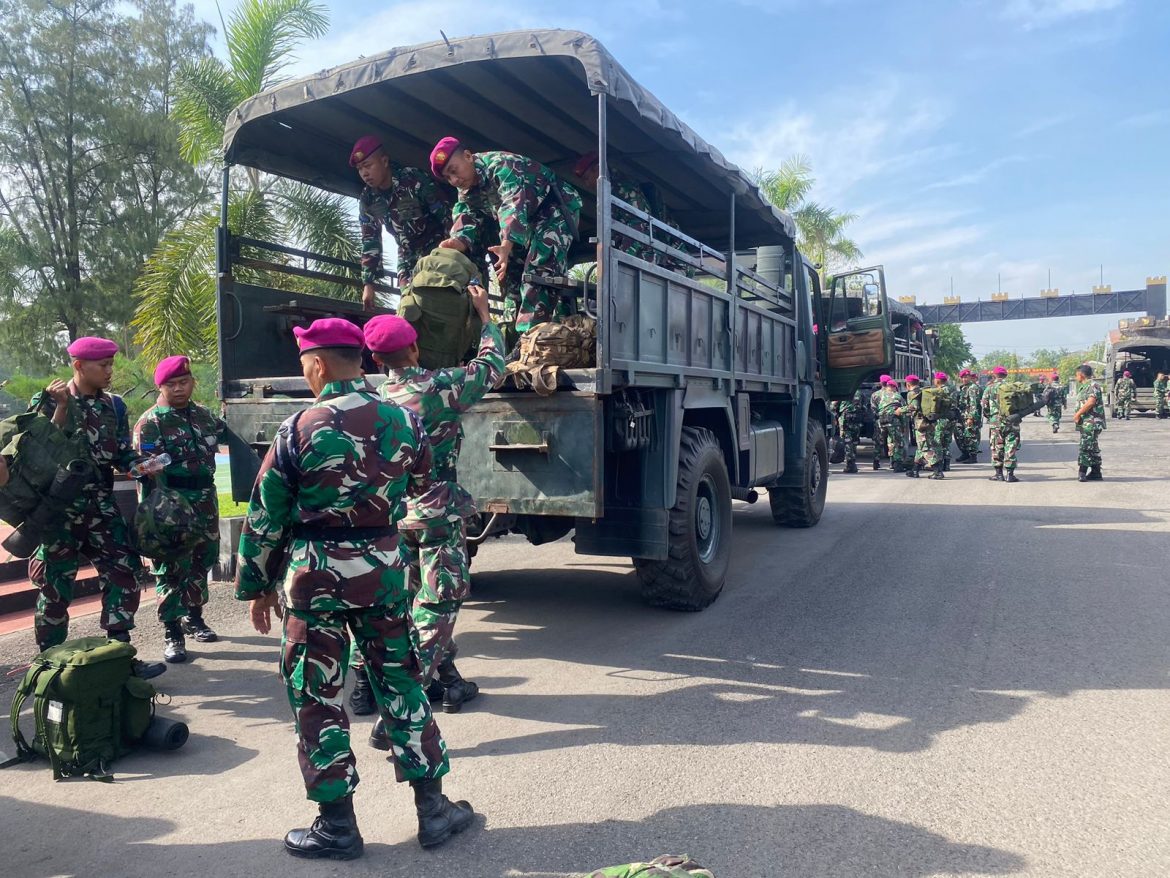 TUMBUHKAN KEMANUNGGALAN TNI DAN RAKYAT PRAJURIT MENART 2 MAR LAKSANAKAN TMMD KE 115