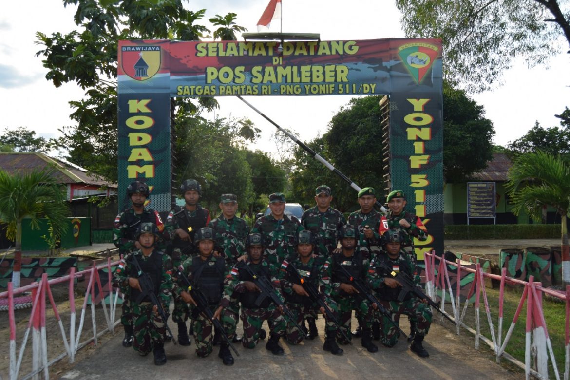 Kolonel Inf Deni Rejeki Danrem 081/DSJ Bersama Kasdam V Brawijaya meninjau dan berikan Arahan Anggota Yonif 511 di Merauke