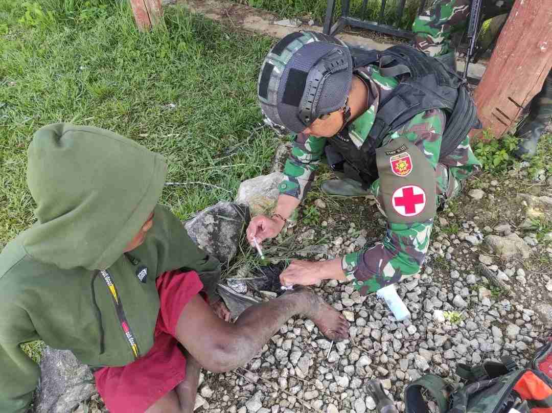 Peduli Kesehatan Masyarakat Distrik Napua, Satgas Yonif R 321 Kostrad Berikan Layanan Kesehatan
