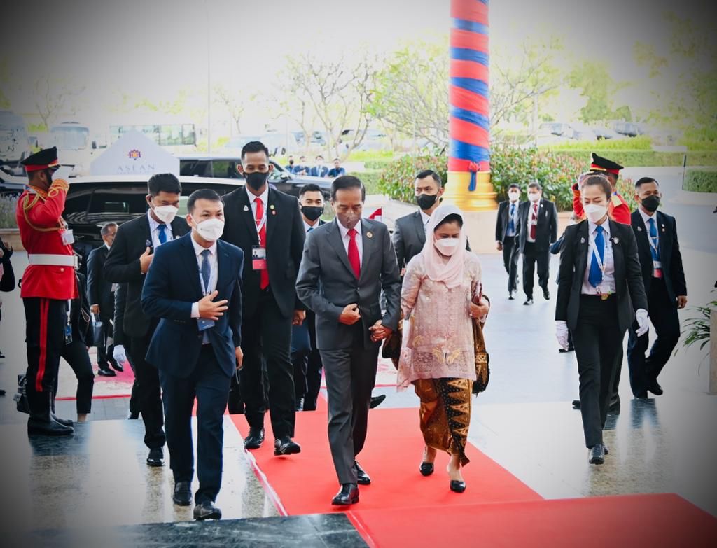 Presiden Jokowi dan Ibu Iriana Hadiri Upacara Pembukaan KTT ASEAN Kamboja