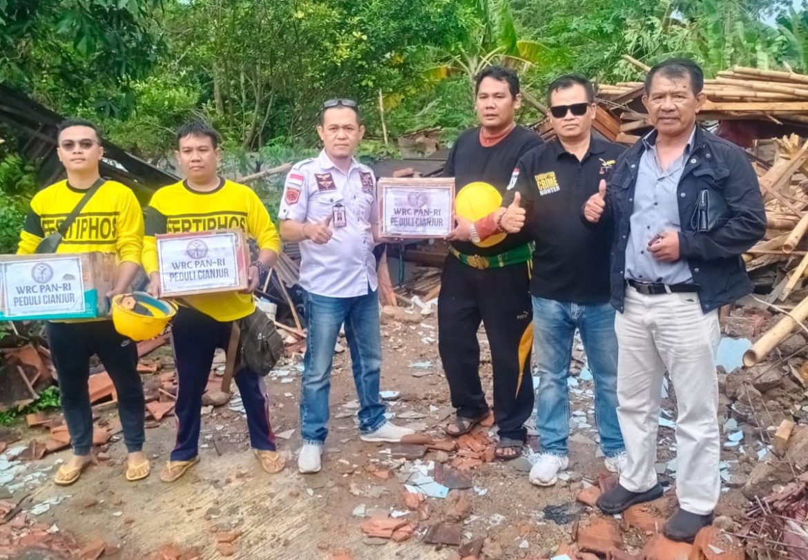 Keluarga Besar Watch Relation of Corruption Bantu Korban Gempa Bumi Di Cianjur