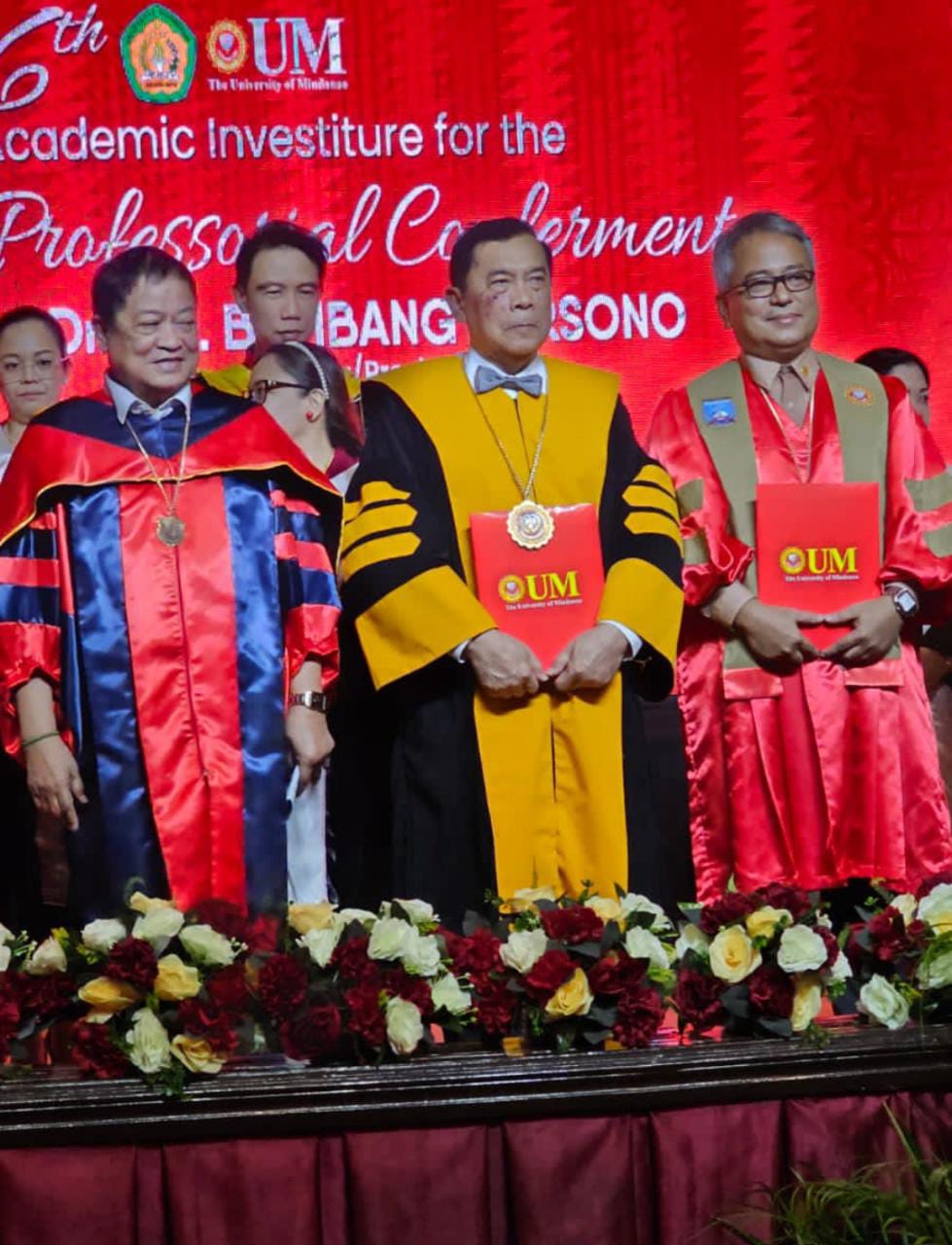Dr. Dwi Seno mengucapkan selamat dan Apresiasi atas di kukuhkannya Prof. Dr. Drs. H. Bambang Karsono, SH, M.M sebagai Guru Besar dari Universitas Mindanao, Filipina